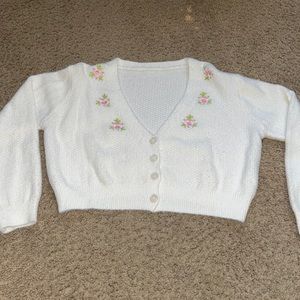 Cute White Floral Sweater!